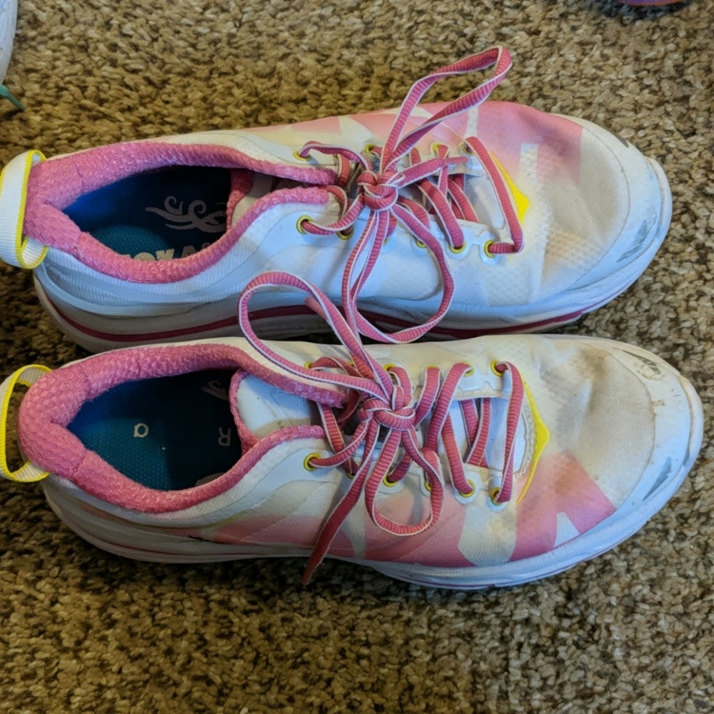 Hoka Valor